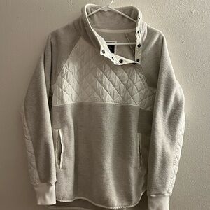 Abercrombie & Fitch Gray and Cream Sweater